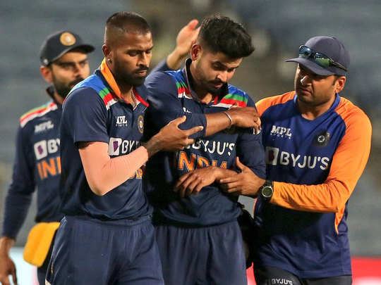 shreyas iyer injury report: Shreyas Iyer ke kandhe men lagi chot; Shreyas  Iyer Injury: फील्डिंग के दौरान श्रेयस अय्यर के बाएं कंधे में चोट, दिल्ली  कैपिटल्स को लग सकता है बड़ा झटका -