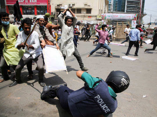 PM Modi Bangladesh Visit: Bangladesh Protests At Dhaka University Against  PM Modi Visit Many Injured - बांग्‍लादेश के ढाका विश्वविद्यालय में पीएम  मोदी के विरोध में हिंसक प्रदर्शन, 20 लोग ...