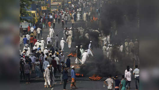 Bangladesh violence बांगलादेश: मोदींविरोधातील हिंसक आंदोलन देशभर पसरले. हिंदू मंदिरांचीही मोडतोड