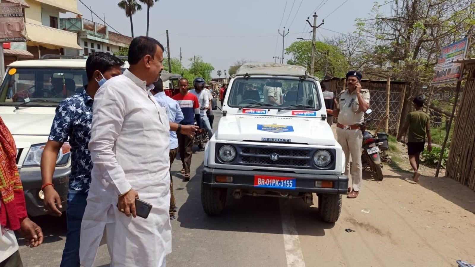 A speeding truck crushed a bike rider going to Maner to collect blood samples from Danapur- one killed and other injured : दानापुर से ब्लड सैंपल लेने मनेर जा रहे बाइक सवार