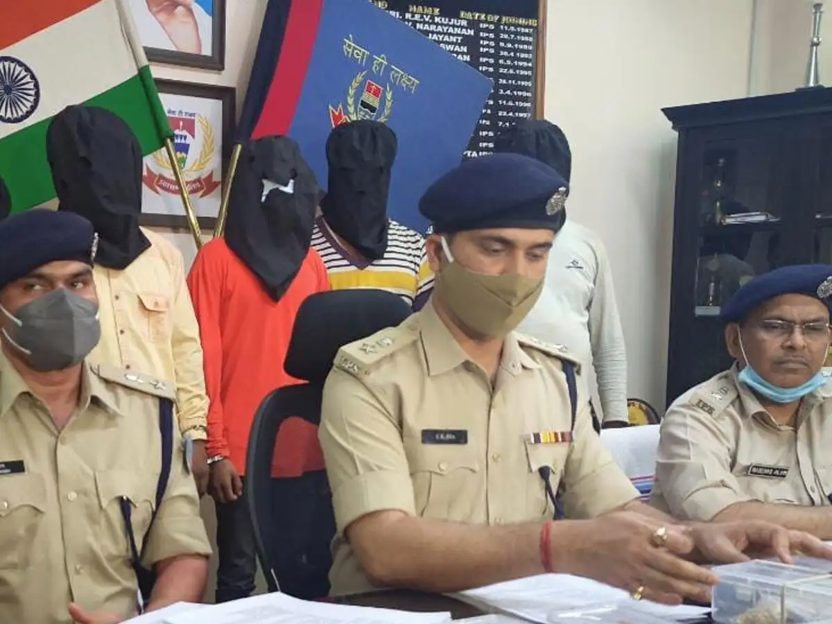 ranchi gold robbery case: jharkhand ke ranchi me gold loot case ka khulasa  7 aropi arrest : सोना लूटकांड का खुलासा रांची पुलिस के हत्थे चढ़े 7 अपराधी  कई मामलों में हैं