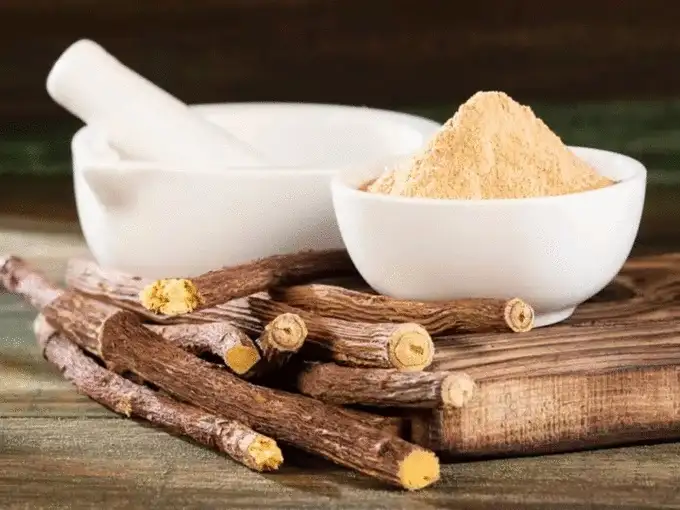 चार चमचे मोहरीचे तेल एक चमचा ज्येष्ठमधाची पावडर एक चमचा आवळ्याची पावडर