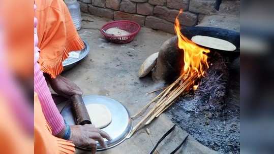 गॅसच्या दरवाढीने पेटू लागल्या चुली