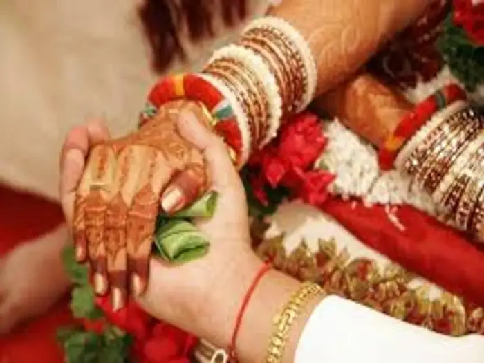 bihar news: bihar banka bride departs without marriage alcohol was  recovered head of the society : बिन फेरे हम तेरे...बांका में बिना शादी  दूल्हे के साथ विदा हुई दुल्हन...जानें पूरा मामला -