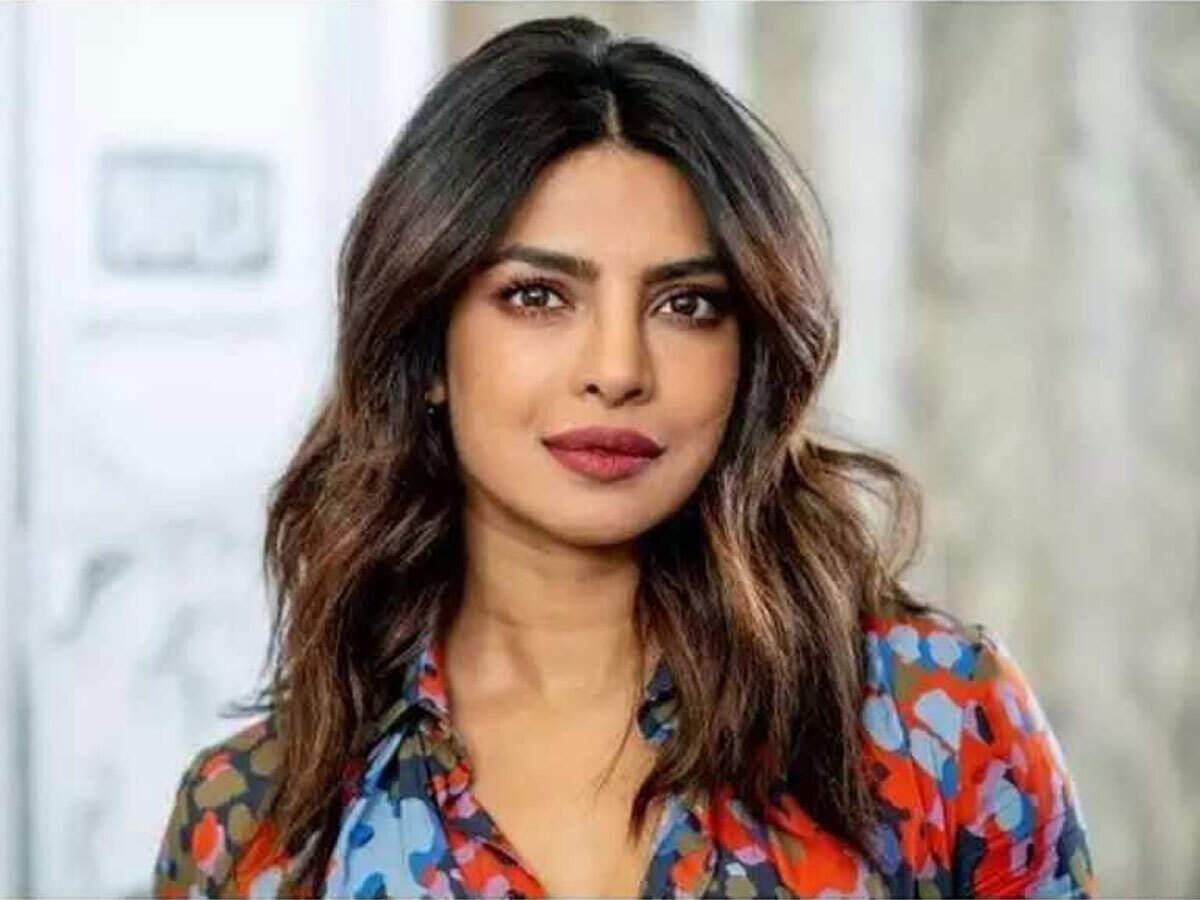 Priyanka Chopra Jonas Got Drunk In A Flight: प्रियंका चोपड़ा फ्लाइट में हो गई थीं 'टल्ली', अटेंडेंट ने शेयर किया मजेदार किस्सा - Navbharat Times