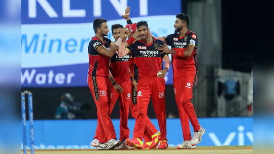 IPL 2021, SRH vs RCB : अखेरच्या षटकापर्यंत रंगलेल्या सामन्यात आरसीबीचा विजय, वॉर्नरचे अर्धशतक व्यर्थ