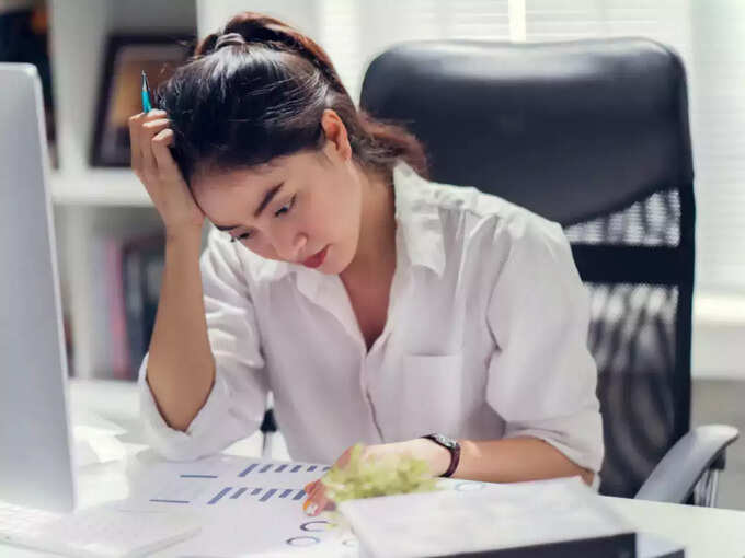 irregular periods symptoms: ஹார்மோன் பிரச்சினை, உணவு தவிர வேறு என்ன பழக்கமெல்லாம் ஒழுங்கற்ற மாதவிடாய்ககு காரணம்... - 5 ways in which your lifestyle is responsible for irregular periods in tamil 3 samayam tamil Tamil News Spot