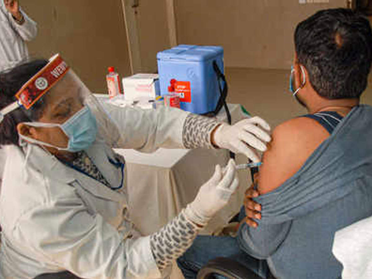 coronavirus vaccination drive in india: 18 plus vaccination new guidelines  : Coronavirus Vaccination in India : केंद्र ने राज्यों से कहा- 18 से 45 साल  के लोगों के वैक्सीनेशन के लिए और