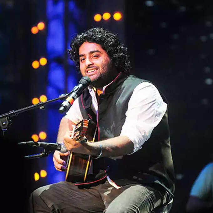 Arijit Singh birthday: Arijit Singh Birthday: ईला अरुण से माफी मांगते और  रोते रहे थे अरिजीत सिंह, देख‍िए वीडियो - when arijit singh cried and kept  apologising to ila arun in fame