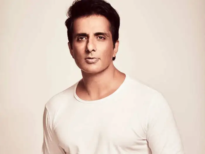 Sonu Sood Help In Corona: Sonu Sood Arranges Airlift For Critically Ill  Covid Patient From Jhansi To Hyderabad - सोनू सूद ने फिर किया कमाल, झांसी  के कोरोना मरीज को एयरलिफ्ट कर