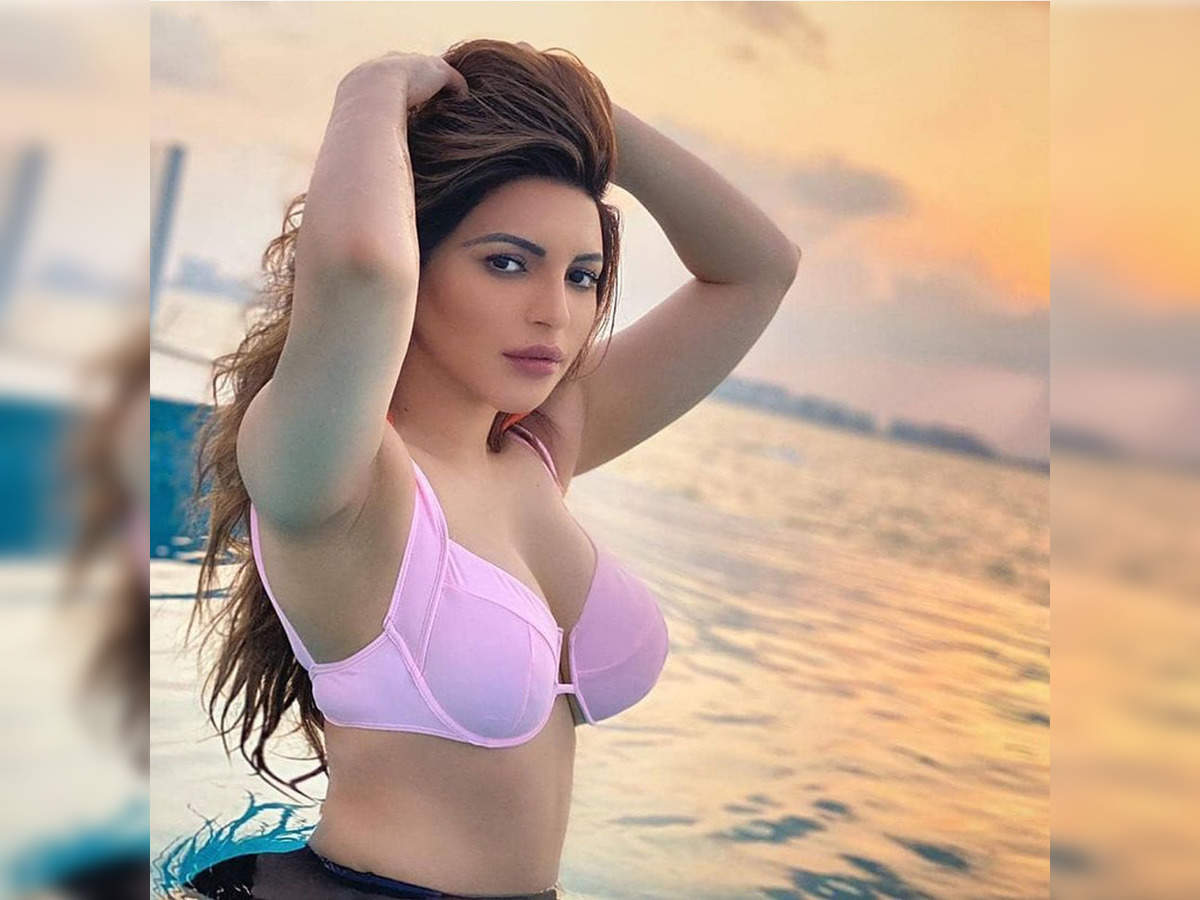 Shama Sikander Plastic Surgery: Shama Sikander Reveals She Did Not Have Any  Plastic Surgery - शमा सिकंदर ने बताया कैसे बदल गया उनका चेहरा, बोलीं- कभी  नहीं करवाई सर्जरी - Navbharat Times