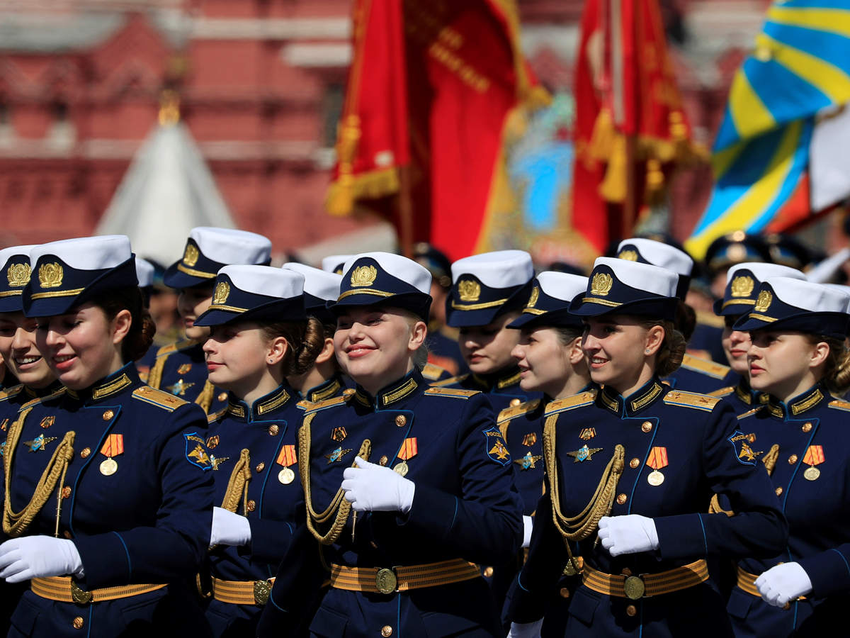 Russia Victory Day Russia Victory Day Parade Sees Missiles Troops Women Officers र स म व जय द वस पर ड म म स इल मह ल स न क Navbharat Times