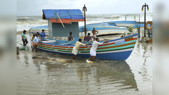 Tauktae Cyclone:  'तौत्के' चक्रीवादळाचा धोका; महाराष्ट्रासहीत पाच राज्यांत बचाव पथक तैनात