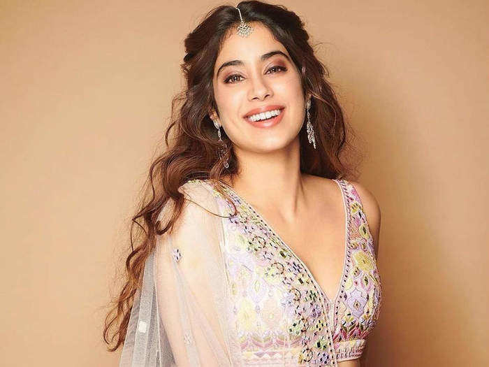 wedding ideas: janhvi kapoor wedding plans are too simple and you should  take inspiration - &#39;मेरे पति लुंगी में होंगे और हम केले के पत्तों पर खाना  खाएंगे&#39; शादी को लेकर जान्हवी