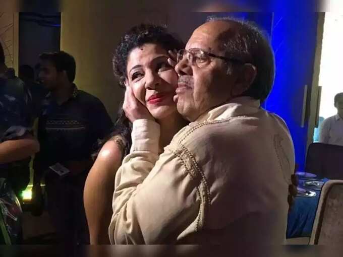 Sambhavna Seth: கொரோனாவால் பாதிக்கப்பட்ட என் தந்தையை கொன்றுவிட்டனர்: மருத்துவமனை மீது நடிகை புகார் - my father was clinically murdered: says actress sambhavna seth 4 samayam tamil Tamil News Spot