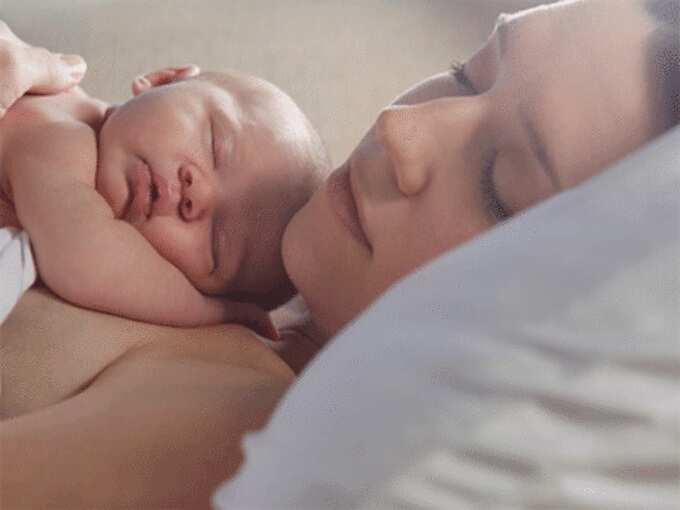 sleeping problem for kids: குழந்தை தூக்க கலக்கத்தில் நடு நடுவே எழுந்து அழுதால் காரணம் இதுவாக இருக்கலாம்! - reason for kids to wake up at midnight in tamil 8 samayam tamil Tamil News Spot