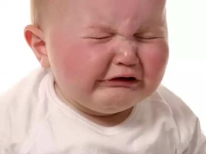 sleeping problem for kids: குழந்தை தூக்க கலக்கத்தில் நடு நடுவே எழுந்து அழுதால் காரணம் இதுவாக இருக்கலாம்! - reason for kids to wake up at midnight in tamil 6 samayam tamil Tamil News Spot