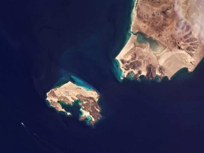 پایگاه هوایی مرموز در یمن (1). پایگاه هوایی مرموز در یمن (1).