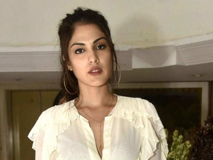 rhea chakraborty post before death anniversary: Rhea chakraborty writes  social media post: रिया चक्रवर्ती एक बार फिर धीरे-धीरे वापसी कर रही हैं और  अपनी बात कह रही हैं। - Navbharat Times