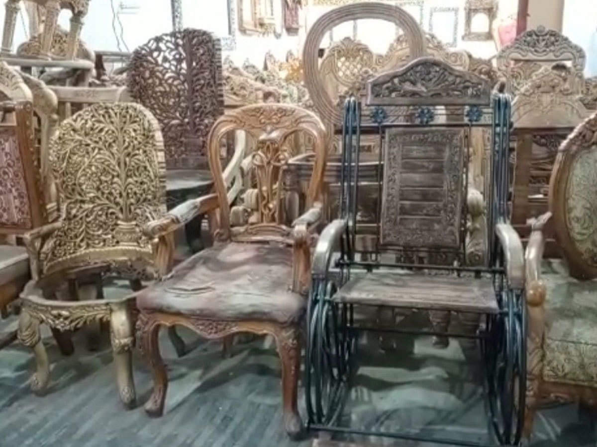 Wood Carving Industry Of Saharanpur Saharanpur Ka Wood Carving Ka Kam Thap सह रप र क व ड क र व ग क क म ठप Navbharat Times