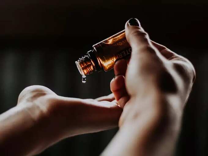 how to get rid of scalp pain: உச்சந்தலை அரிப்பு, அதீத வலி இந்த அஞ்சுல ஒரு எண்ணெய் யூஸ் பண்ணுங்க! எல்லோருமே செய்யலாம்! - best oil to cure scalp pain at home in tamil 4 samayam tamil Tamil News Spot