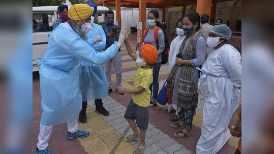 Corona Vaccination: देशातील सर्वांचं लसीकरण केव्हापर्यंत पूर्ण होणार? केंद्रानं दिलं उत्तर...