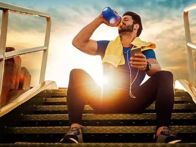 hot water and covid: வெந்நீர் சூடாக குடித்தால் கொரோனா வராதாமே? உண்மை நிலை என்ன? - does drinking hot water will help to avoid covid 4 samayam tamil Tamil News Spot