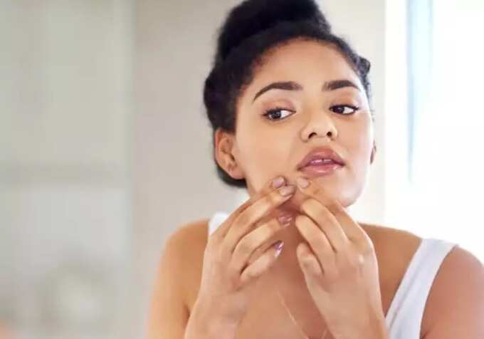 how to use ice cubes for skin: வெயில் : முகத்துக்கு ஐஸ் க்யூப் போட்டா இவ்ளோ பிரச்சனை தீரும், இப்படி யூஸ் பண்ணுங்க, ஆண்களும் தான்! - what are the benefits of ice cubes for skin during summer 5 samayam tamil Tamil News Spot