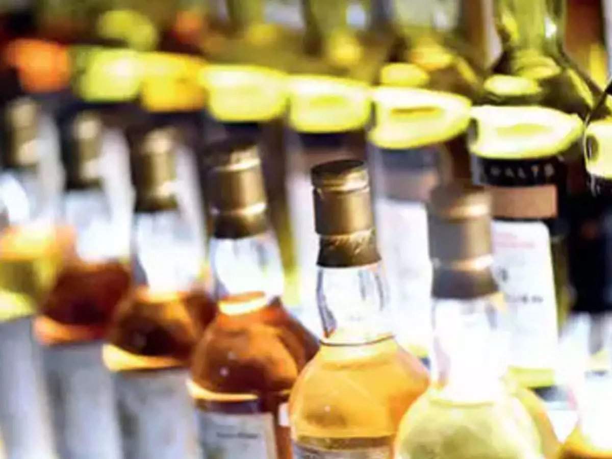 Delhi Mein Sharab Ki Home Delivery Kaise Hogi? Delhi Liquor Home Delivery  All You Need To Know About Change In Excise Rules - घर बैठे आएगी बोतल,  एयरपोर्ट्स पर 24 घंटे मिलेगी,