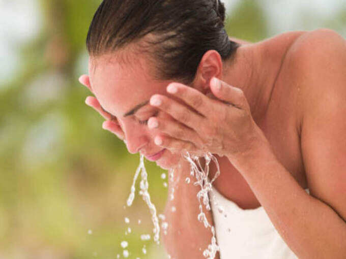 remedies for face wrinkles: முகத்துல சுருக்கமா இருக்கா... எந்த க்ரீமும் வேண்டாம்... இந்த 5 விஷயத்த ஃபாலோ பண்ணினாலே போதும்... - surprising ways to reduce wrinkles without any creams in tamil 6 samayam tamil Tamil News Spot