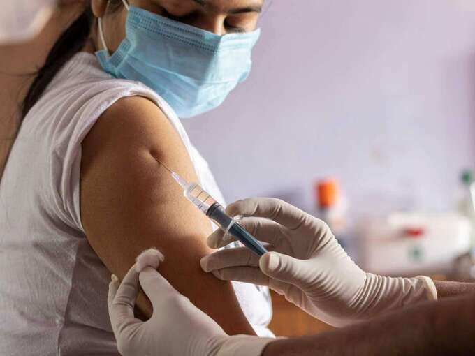 new covid strains symptoms: புதிதாக வரும் கொரோனா தொற்றில் இருந்து பாதுக்காப்பாக இருக்க என்ன செய்ய வேண்டும்... - as new covid strains keep appearing, what can we do to stay safe and prevent 8 samayam tamil Tamil News Spot