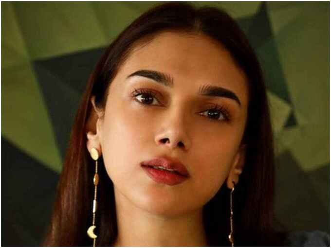 aditi rao beauty secrets: அதிதி ராவ் இன்ஸ்டா பக்கத்தில் வெளியிட்ட 5 மேக்கப் சீக்ரெட்ஸ் இதோ உங்களுக்காக... - 5 amazing makeup tips to take from aditi rao hydari’s instagram in tamil 3 samayam tamil Tamil News Spot