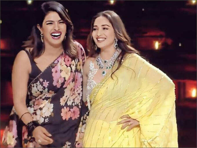 madhuri dixits beauty secrets: பேரழகி மாதுரி தீட்சித் அழகிற்கு பின்னால் ஒளிந்திருக்கும் ரகசியங்கள் என்ன தெரியுமா?... - the homemade beauty secret of madhuri dixits youthful skin 10 samayam tamil Tamil News Spot