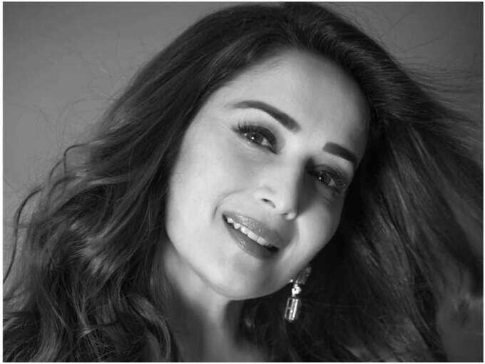 madhuri dixits beauty secrets: பேரழகி மாதுரி தீட்சித் அழகிற்கு பின்னால் ஒளிந்திருக்கும் ரகசியங்கள் என்ன தெரியுமா?... - the homemade beauty secret of madhuri dixits youthful skin 3 samayam tamil Tamil News Spot