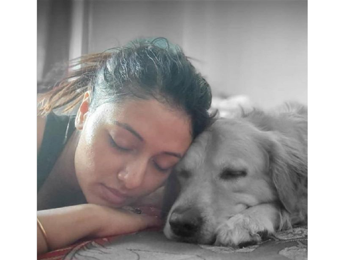 benefits of sleeping with dog: உங்க வீட்டு செல்லப்பிராணியுடன் சேர்ந்து தூங்கினால் என்னென்ன நன்மைகள் கிடைக்கும்... - scientific health benefits of sleeping with your dog in tamil 8 samayam tamil Tamil News Spot