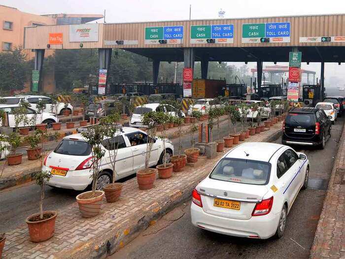 toll tax rules: New Toll Plaza Rules: No toll tax to be paid if vehicle  queue exceeds 100 meters - 100 मीटर से लंबी हुई लाइन तो नहीं लगेगा टोल टैक्स  - Navbharat Times