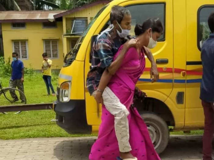viral photos of assam woman took her covid-19 positive father on her back