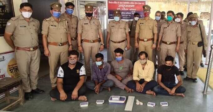 Entry used to be in the house as a courier boy, used to take away valuables of the house, were caught like this Entry used to be in the house as a courier boy, used to take away valuables of the house, were caught like this