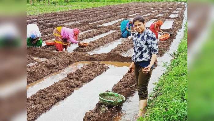 'शेतकऱ्याची लेक आहे...' म्हणत वडिलांच्या निधनानंतर अभिनेत्रीनं शेतकामासाठी कसली कंबर