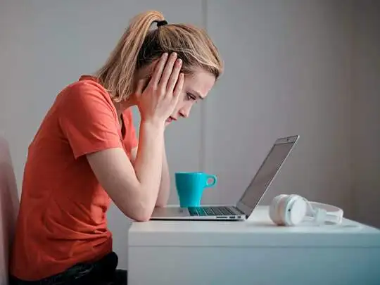 जाने कैसे कंप्यूटर और मोबाइल स्क्रीन से आंखों का करें बचाव, अभी पढ़े