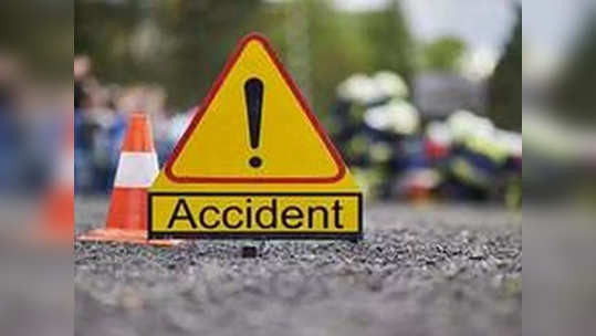 car accident: ४०० फूट खोल दरीत कोसळणारी कार झाडावर अडकली