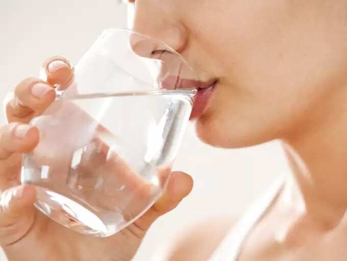best skin care tips for 30s: 30 வயசானாலும் நீங்க ஸ்மார்ட்டா தான் இருக்கீங்கன்னு சொல்லணுமா, இதை ஃபாலோ பண்ணுங்க! - how to get clear skin naturally at 30 s in tamil, 8 samayam tamil Tamil News Spot