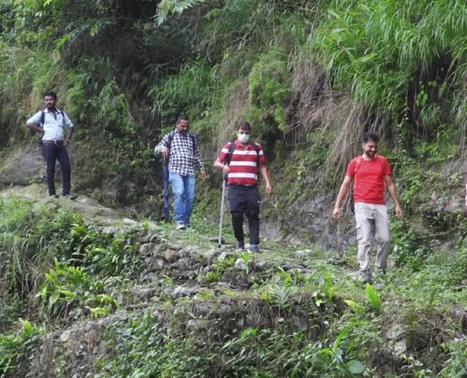 Team's 10 km pipeline for vaccination in remote villages Team's 10 km pipeline for vaccination in remote villages