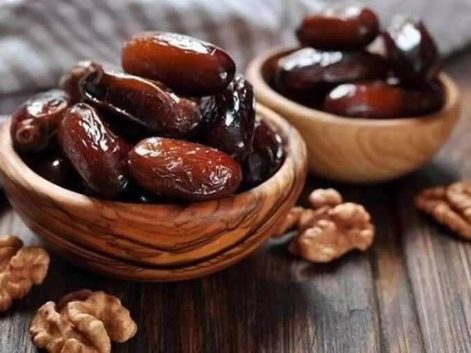 Benefits Of Eating Dates During Pregnancy And How Many Dates To Eat Per Day In Pregnancy - नवव्या महिन्यात ‘हा’ घरगुती पदार्थ खाल्ल्याने होते नॉर्मल डिलिव्हरी? ट्राय करण्यापूर्वी जाणून घ्या तज्ज्ञांचं मत | Maharashtra Times