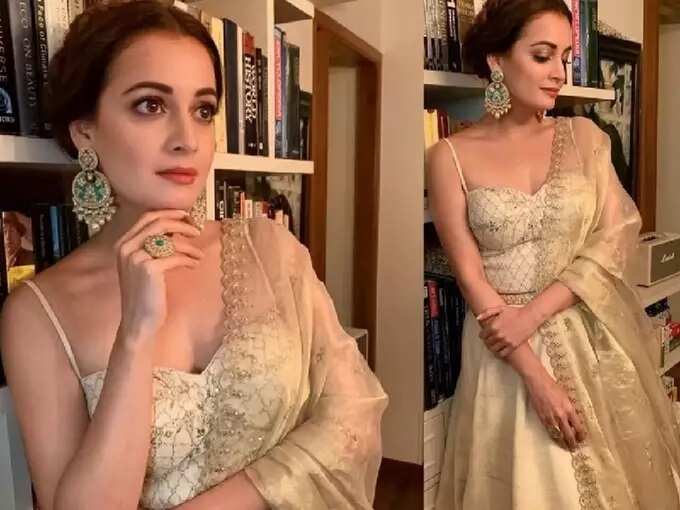 dia mirza hot and bold look: बोल्ड अन् आकर्षक लेहंग्यामध्ये दिसली दिया मिर्झा, अभिनेत्रीची मादक अदा व हॉटनेस पाहून सारेच झाले हैराण - dia mirza looks hot and glamorous in a lehenga designed by fashion designer anita dongre