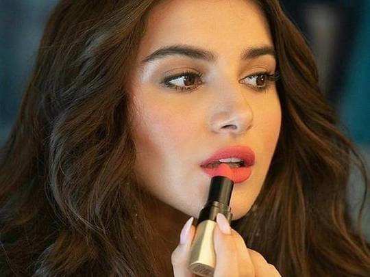 lipstick, Bold Lipstick For Women : बोल्ड और अट्रेक्टिव लुक के लिए जरूर ट्राय करें ये Lipstick - must try these dark shade lipstick for makeup to look bold-fea-ture - Navbharat Times