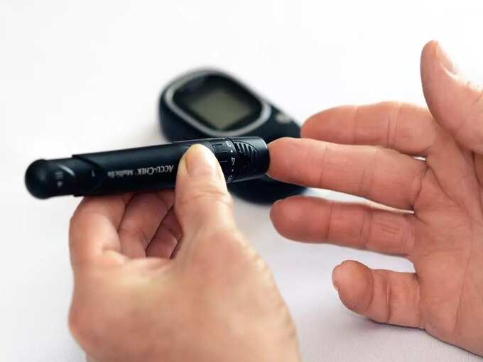 What Should Be The Blood Sugar Level After A Meal And How To Check Blood Sugar - Blood Sugar Level : जेवणानंतर ब्लड शुगर किती असावी? अशाप्रकारे तपासा रक्तातील साखरेचं प्रमाण | Maharashtra Times