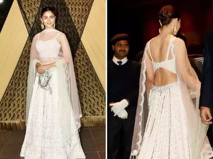 Alia Bhatt Wore Ivory Colour Lehenga Designed By House Of Chikankari For Sakshi Bhatt Wedding Reception - आलिया भटने बहिणीच्या लग्नात घातला बोल्ड डिझाइनर ब्लाउज, सर्वजण तिलाच पाहत होते एकटक | Maharashtra Times
