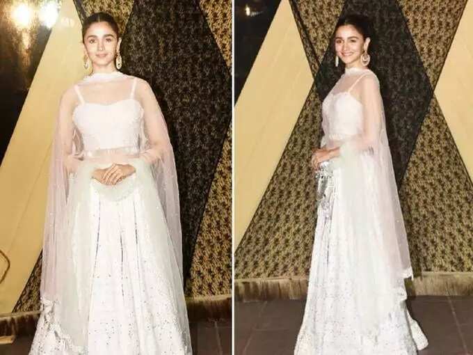 Alia Bhatt Wore Ivory Colour Lehenga Designed By House Of Chikankari For Sakshi Bhatt Wedding Reception - आलिया भटने बहिणीच्या लग्नात घातला बोल्ड डिझाइनर ब्लाउज, सर्वजण तिलाच पाहत होते एकटक | Maharashtra Times