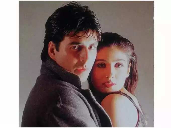 Raveena Tandon Revealed That Rekha Tried To Get Close And Attract To Actor Akshay Kumar - 'अक्षयला ती आकर्षित करण्याचा प्रयत्न करत होती' रेखाबद्दल रवीनाचे विधान! जाणून घ्या दोघांत तिसरा व्यक्ती कसा येतो? | Maharashtra Times